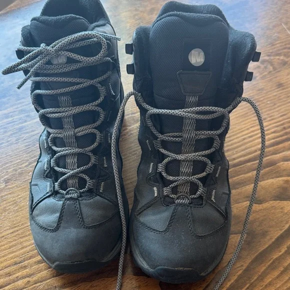 Merrell Women’s Warm 200 gram insulated Black Hiking Boots with Gray Laces - Picture 1 of 8